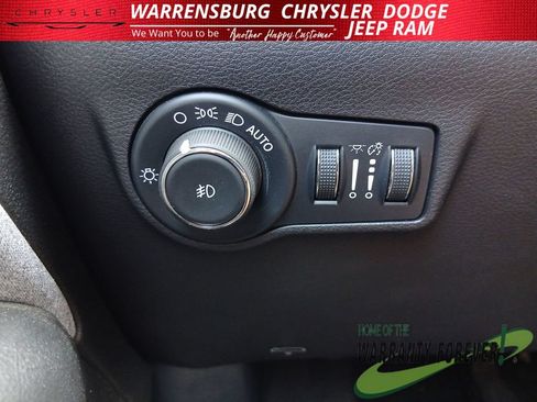 Used 2025 Jeep Compass Latitude w/ Convenience Group AWD/4WD image 32