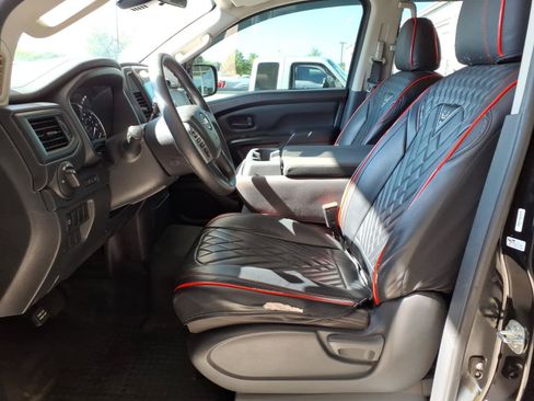 Used 2023 Nissan Titan S AWD/4WD image 3