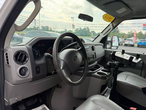 Used 2014 Ford E-150 and Econoline 150 RWD image 13