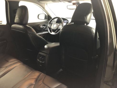 Used 2020 Jeep Cherokee Limited image 12