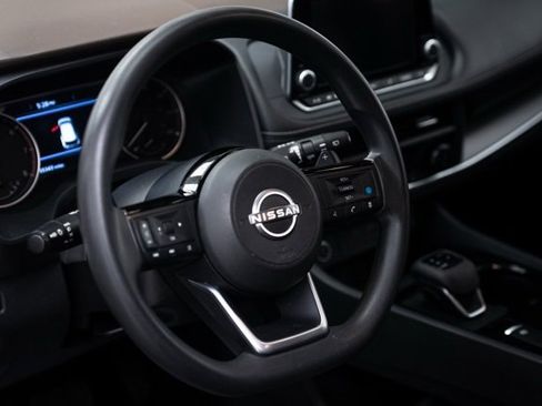 Used 2023 Nissan Rogue SV image 13