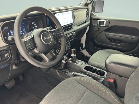Used 2024 Jeep Wrangler Unlimited w/ Convenience Group AWD/4WD image 12