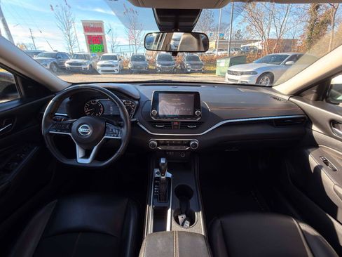 Used 2021 Nissan Altima 2.5 SR w/ SR Premium Package image 11