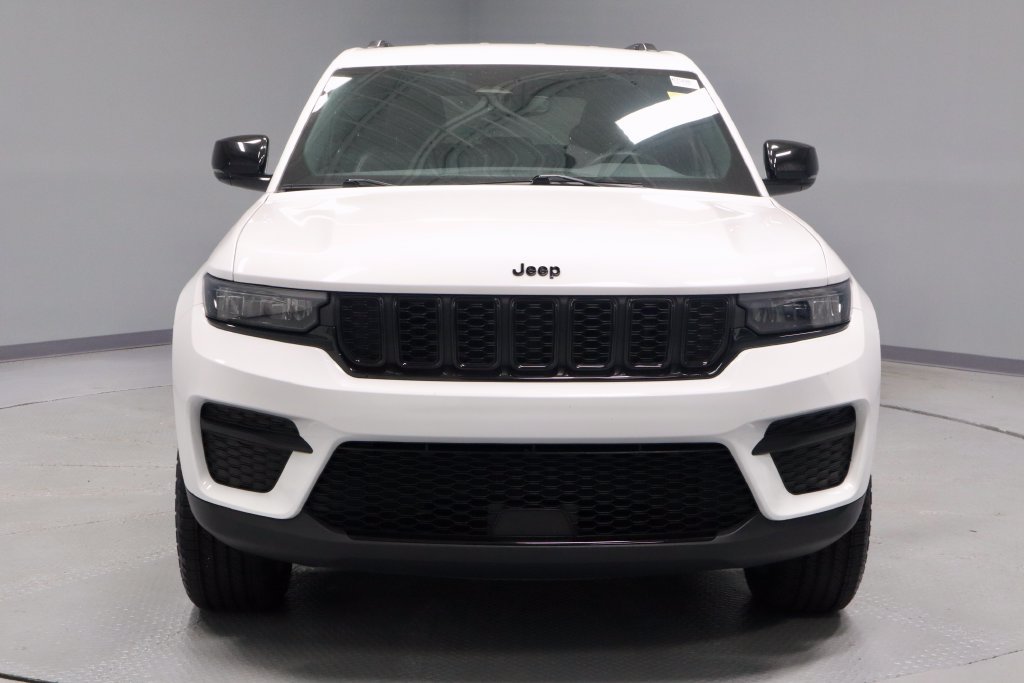 Used 2024 Jeep Grand Cherokee Altitude AWD/4WD image 6