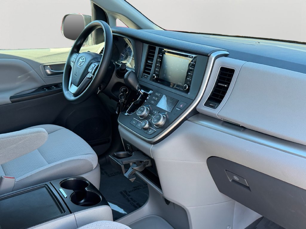 Used 2020 Toyota Sienna LE FWD image 8