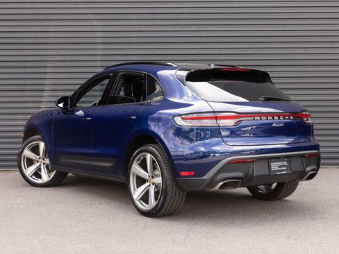 Certified 2025 Porsche Macan AWD/4WD image 3