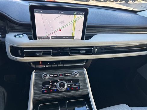 Used 2023 Lincoln Aviator Black Label w/ Jet Package image 12