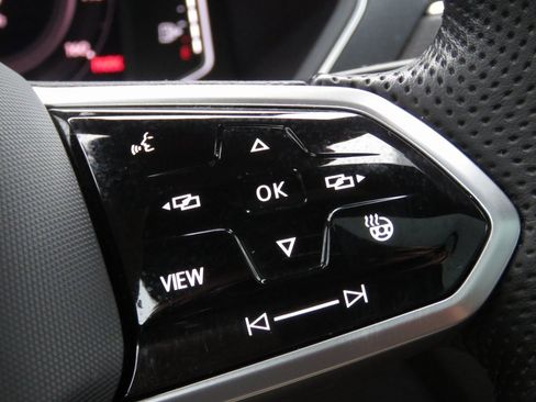 Used 2022 Volkswagen Tiguan SEL R-Line image 24