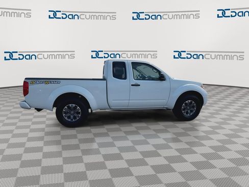 Used 2016 Nissan Frontier Desert Runner image 9