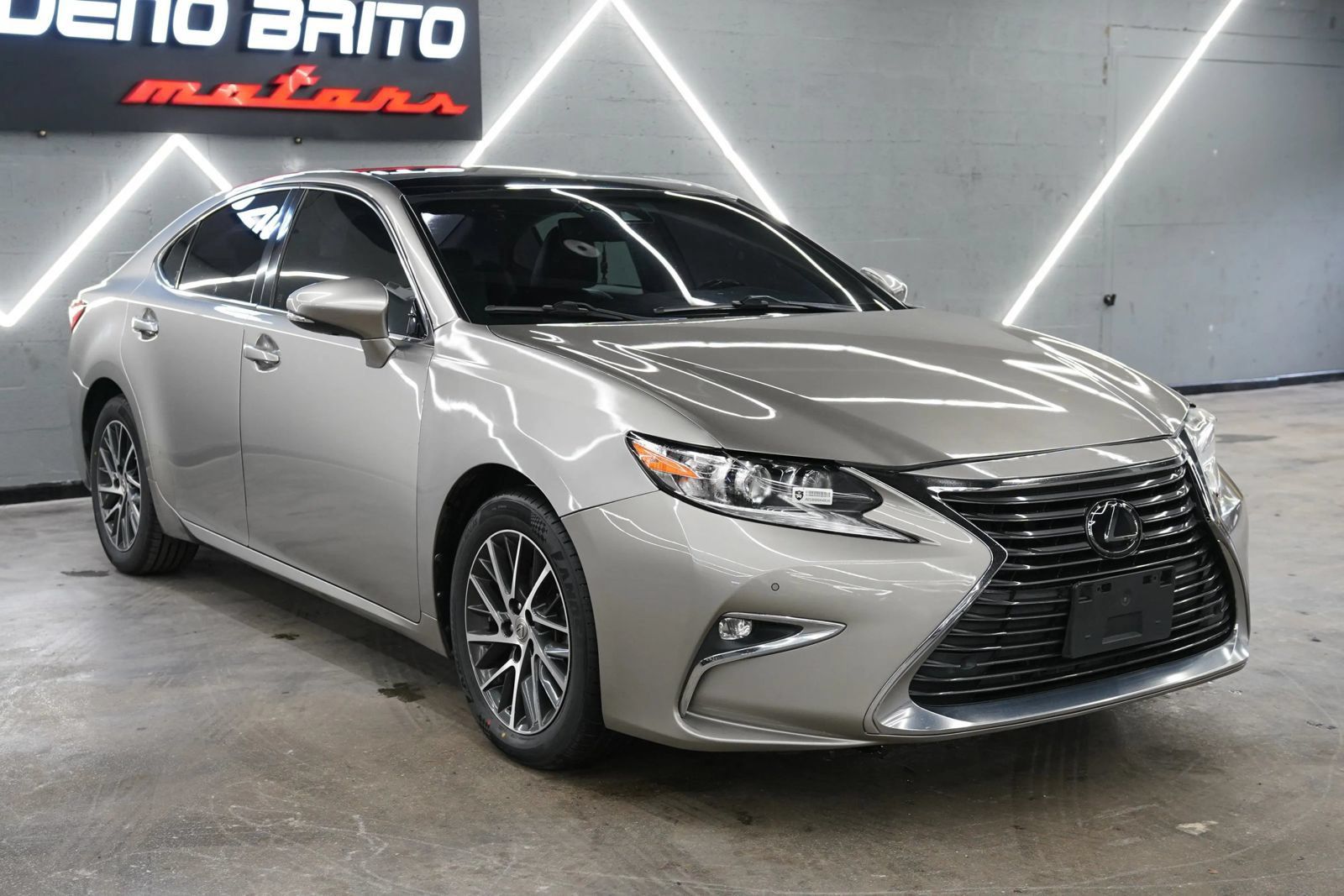 Used 2017 Lexus ES 350 w/ Luxury Package FWD image 8