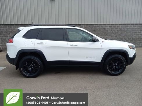 Used 2021 Jeep Cherokee Trailhawk image 2