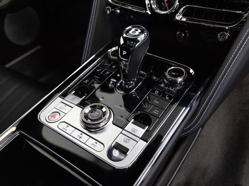 Used 2024 Bentley Flying Spur Plug-In Hybrid AWD/4WD image 24