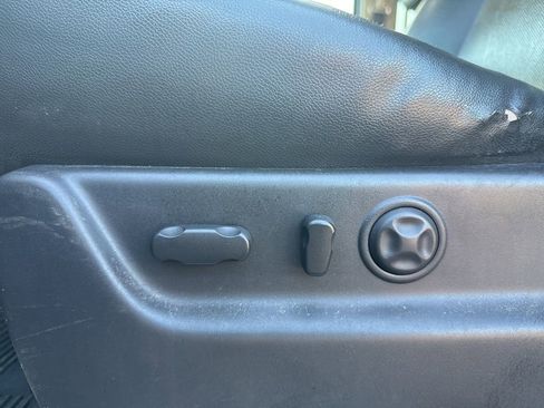 Used 2013 Chevrolet Avalanche LTZ AWD/4WD image 10