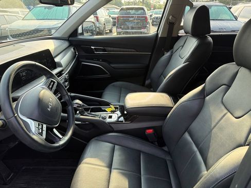 Certified 2025 Kia Telluride EX FWD image 10