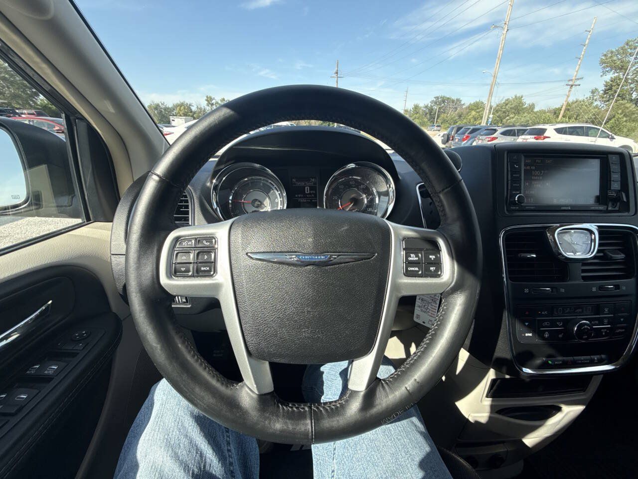 Used 2016 Chrysler Town & Country Touring-L w/ Driver Convenience Group FWD image 20