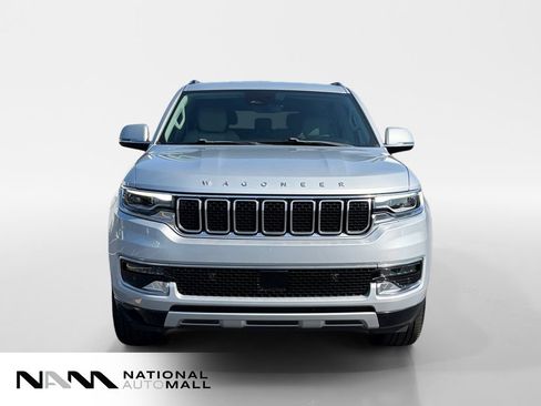Used 2022 Jeep Wagoneer Series II AWD/4WD image 8