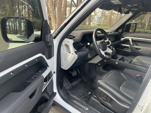 Certified 2022 Land Rover Defender 110 X-Dynamic SE image 4