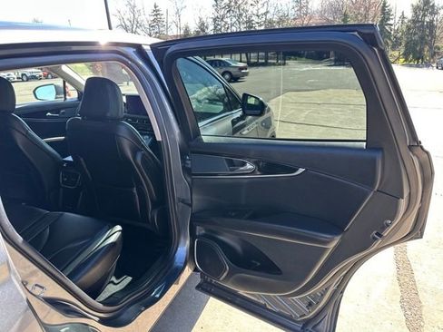 Used 2023 Lincoln Nautilus AWD image 16