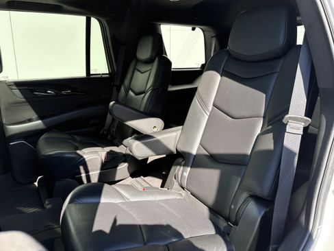 Used 2020 Cadillac Escalade Platinum image 13