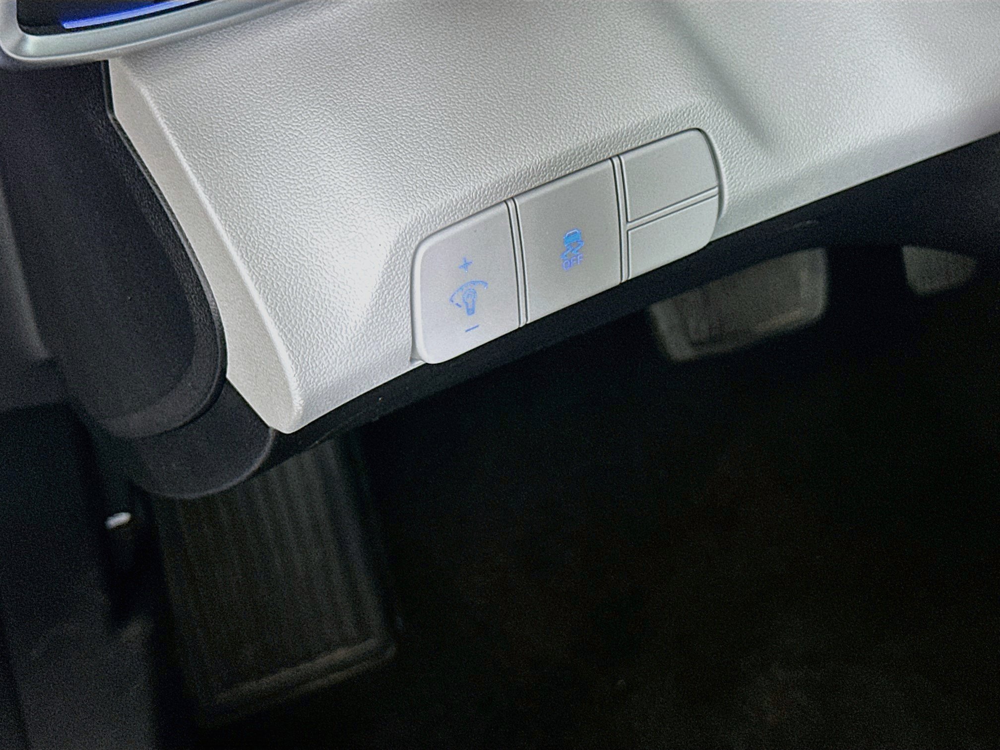 Used 2024 Hyundai Elantra Limited FWD image 17