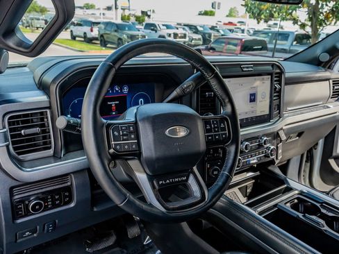 Used 2025 Ford F450 Platinum w/ FX4 Off-Road Package AWD/4WD image 16