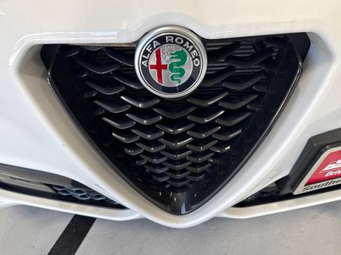Used 2024 Alfa Romeo Stelvio Veloce AWD/4WD image 25