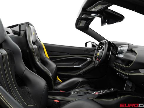 Used 2022 Ferrari F8 Tributo RWD image 40