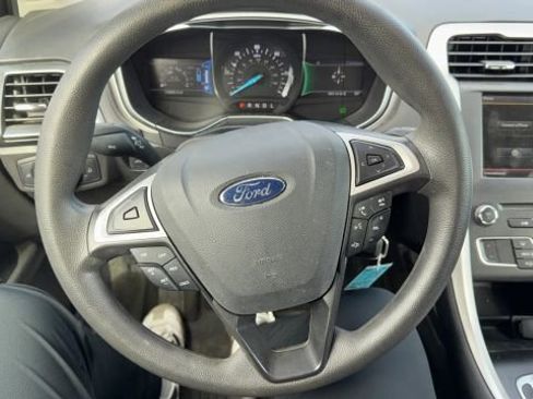 Used 2016 Ford Fusion SE image 11