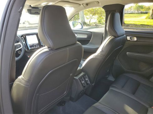 Certified 2024 Volvo XC40 B5 Core image 12