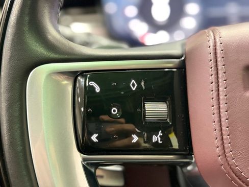 Used 2023 Land Rover Range Rover SE image 23