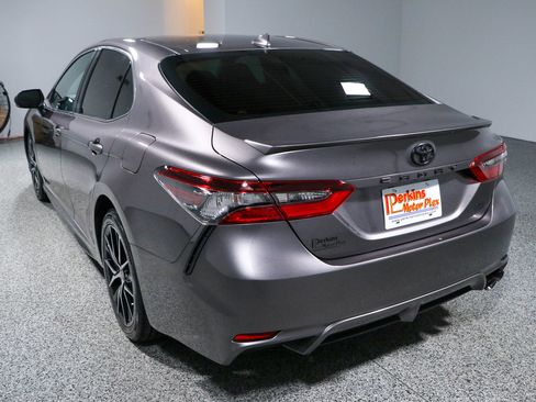 Used 2022 Toyota Camry SE FWD image 9