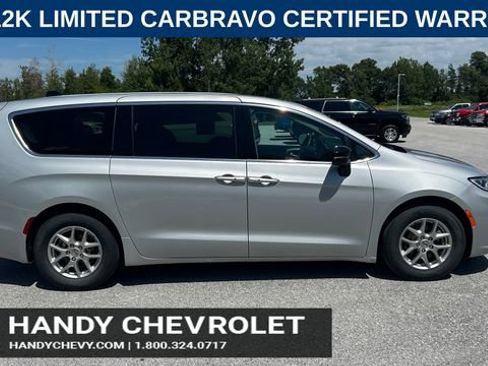 Used 2024 Chrysler Pacifica Touring-L FWD image 2