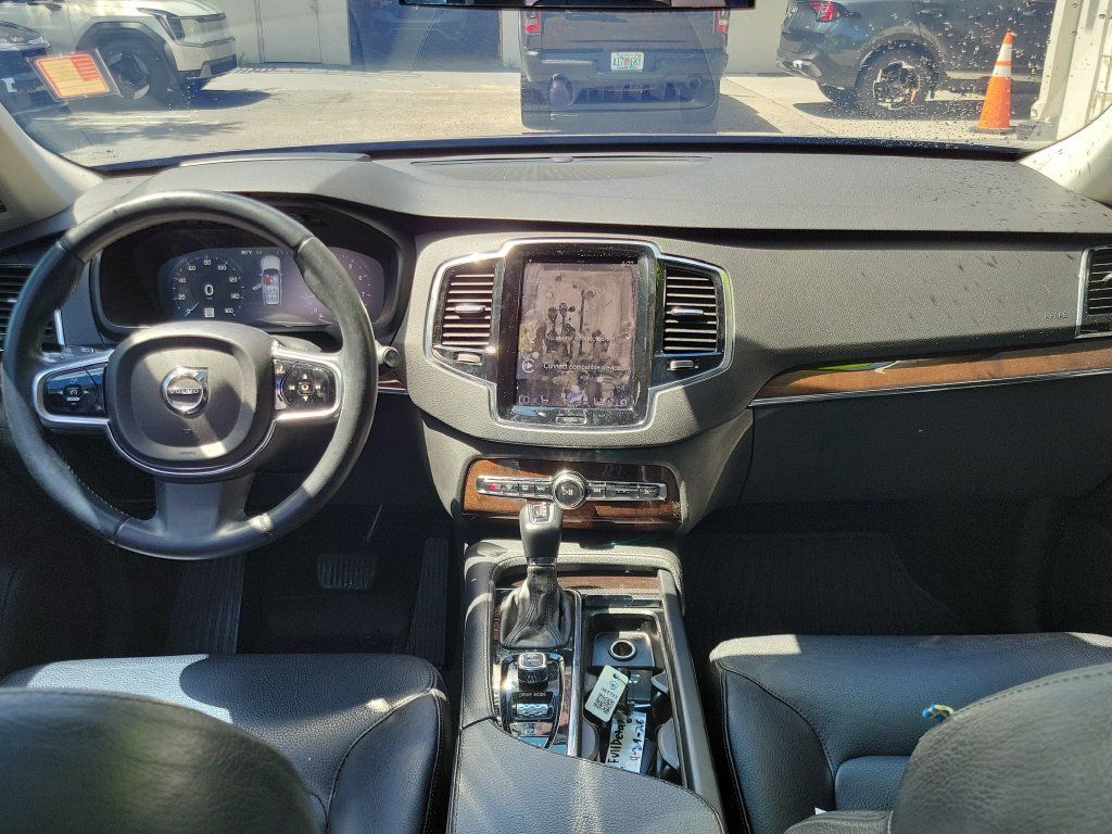 Used 2017 Volvo XC90 T6 Momentum w/ Vision Package AWD/4WD image 4