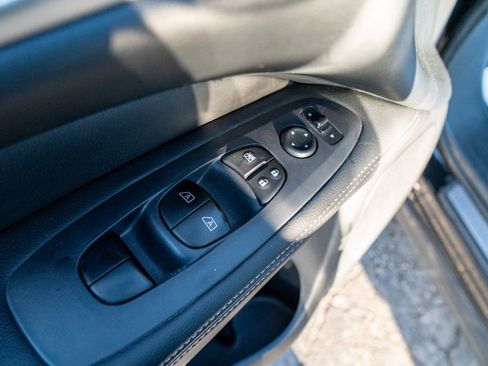 Used 2017 Nissan Pathfinder Platinum w/ Family Entertainment Package image 24