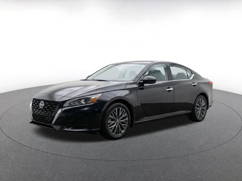 Used 2025 Nissan Altima 2.5 SV FWD image 3