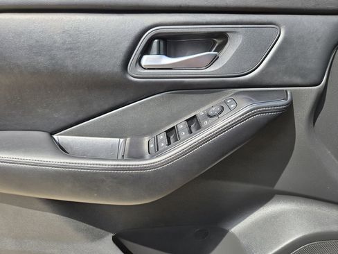 Used 2025 Nissan Rogue SV AWD/4WD image 24
