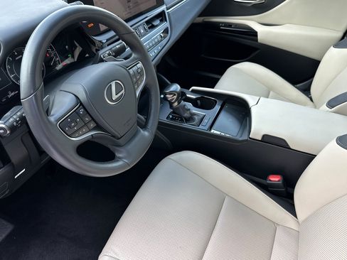 Used 2023 Lexus ES 350 w/ Premium Package FWD image 9