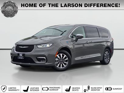 Used 2022 Chrysler Pacifica Limited