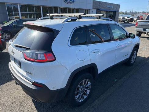 Used 2019 Jeep Cherokee Latitude Plus w/ Cold Weather Group AWD/4WD image 3