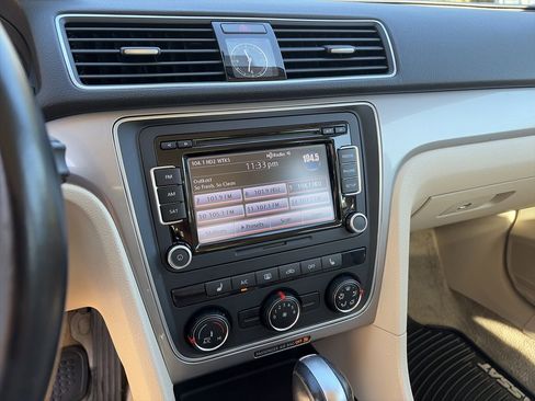 Used 2015 Volkswagen Passat 1.8T Limited Edition image 12