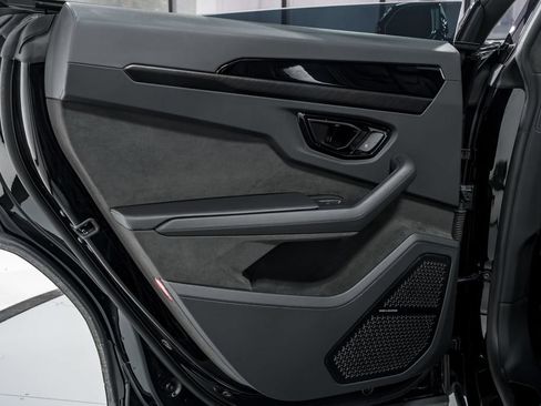Used 2025 Lamborghini Urus SE AWD/4WD image 30