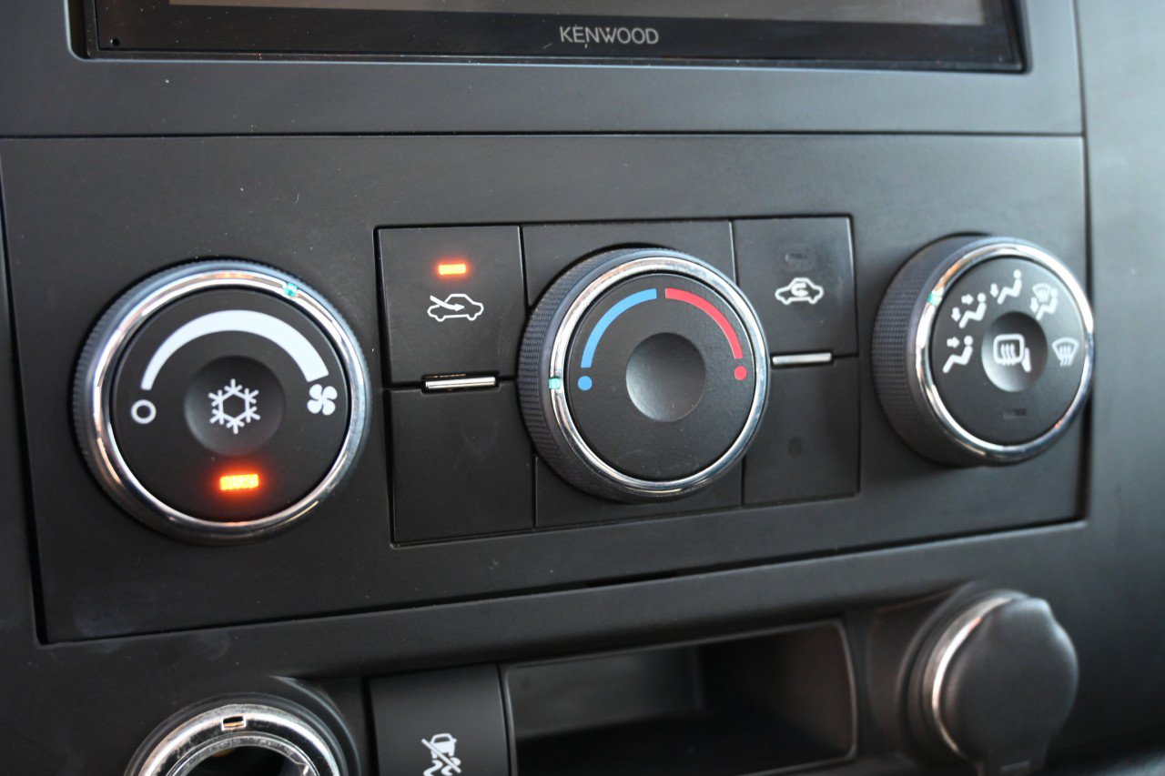 Used 2009 Chevrolet Silverado 1500 LT w/ Texas Edition RWD image 13