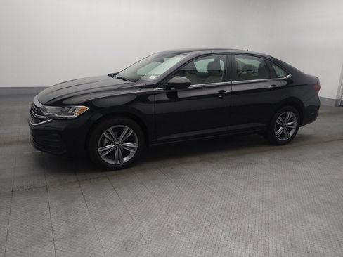 Used 2023 Volkswagen Jetta SE image 2