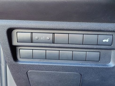 Used 2022 Mitsubishi Outlander SE image 24