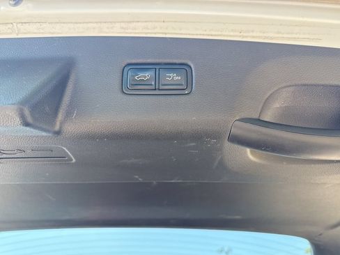 Used 2022 Kia Carnival EX FWD image 28