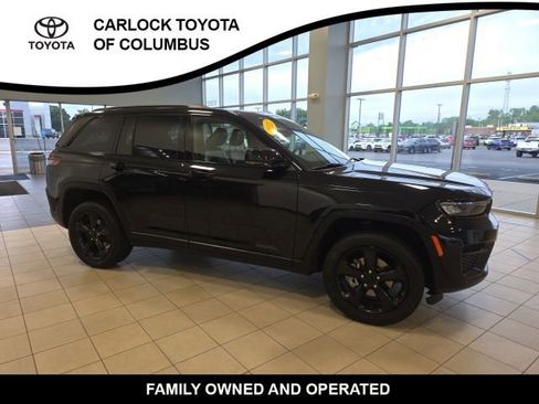 Used 2023 Jeep Grand Cherokee Altitude AWD/4WD image 5