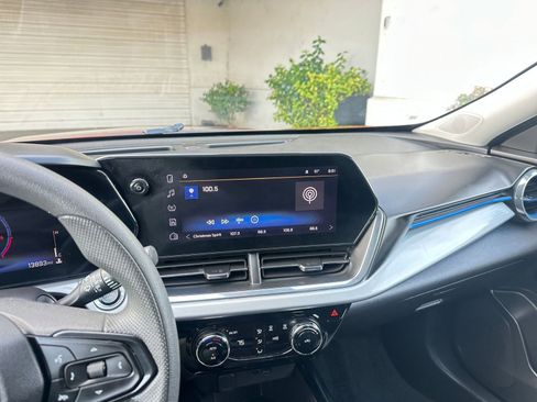 Used 2025 Chevrolet Trax LT image 21