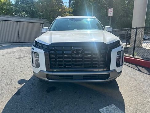 Used 2023 Hyundai Palisade SEL w/ Premium Package FWD image 2