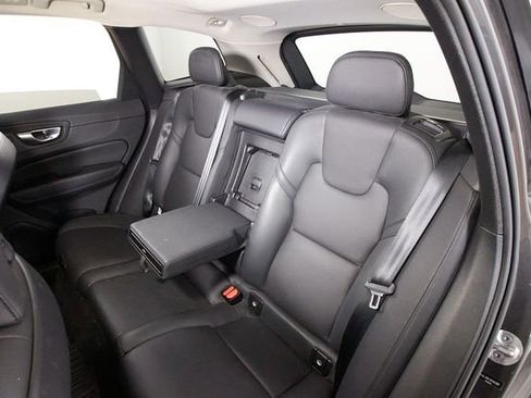 Certified 2022 Volvo XC60 B5 Momentum w/ Advanced Package AWD/4WD image 18