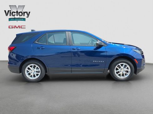 Used 2022 Chevrolet Equinox LS AWD/4WD image 19